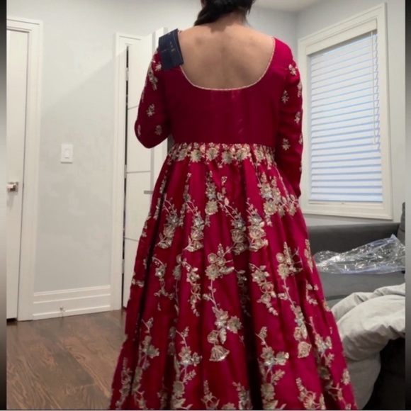 Elegant Red Maxi Dress with Gold Embroidery - Picture 3 of 3